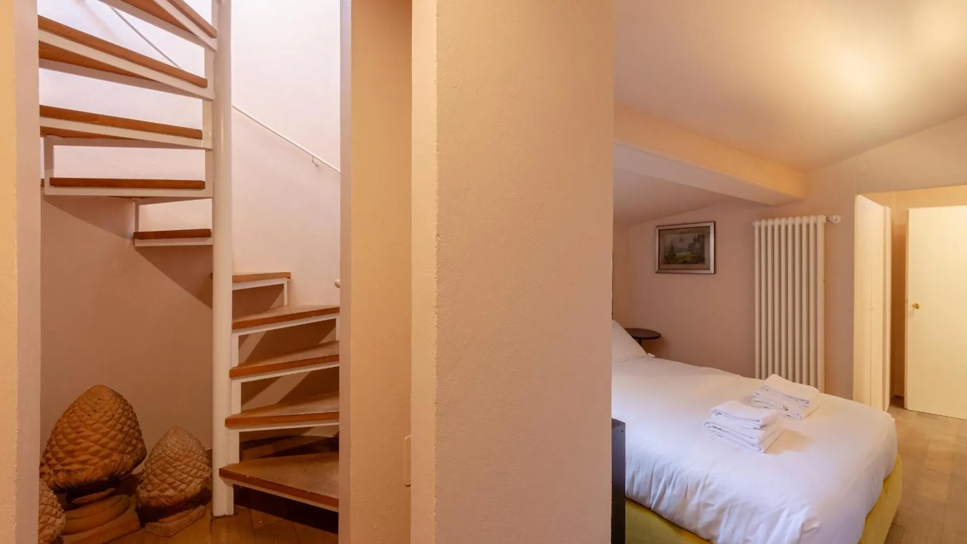 Borgo Tegolaio Terrace Apartment Florence